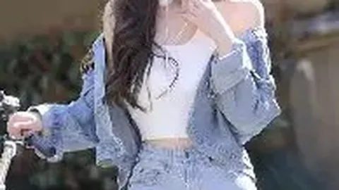 国足客场对阵沙特延续442阵型，塞鸟坐镇中场引领新攻势