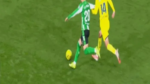 克內克特浓眉彰显空间掌控，精准传球助力得分良机